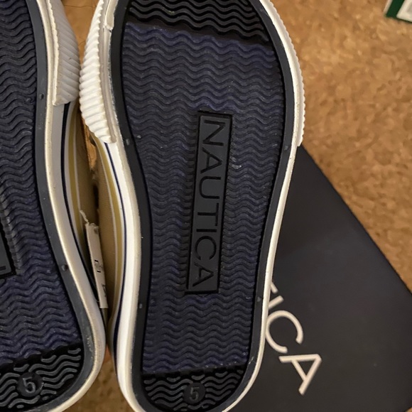 Infant Nautica shoes - Picture 2 of 3